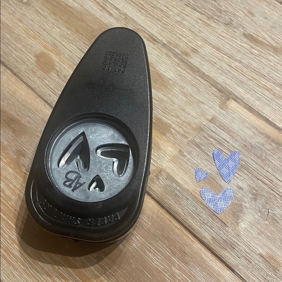 Stampin' Up! Heart to Heart Paper Punch - Picture 2 of 2